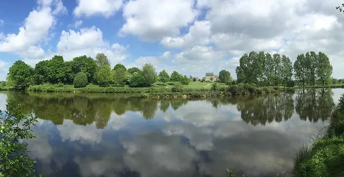 Le Chateau De Claids Bed & Breakfast