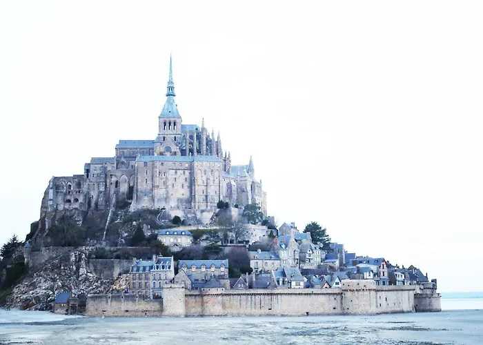 Le Chateau De Claids Bed & Breakfast 4*